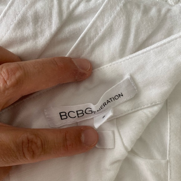 White stretch BCBG skirt- New without tag - Picture 8 of 10